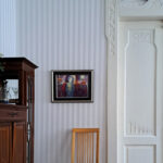 Frank Nitsche Mädchen auf rotem Sofa Öl 2018 (6)